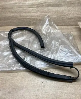 Citroen Evasion Front door rubber seal 902477
