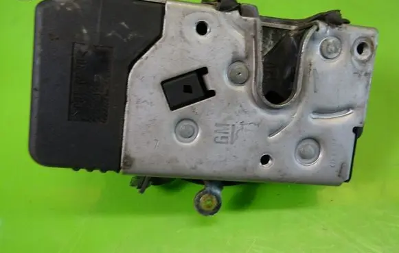 Opel Zafira A Front door lock 24444015