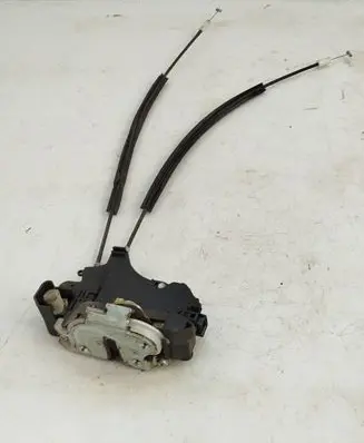 Mitsubishi Colt Front door lock 5715A136