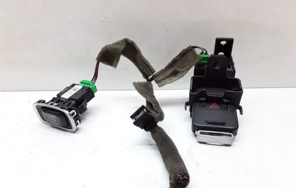 Volvo V70 Ignition lock AH4N15607AE 31318791