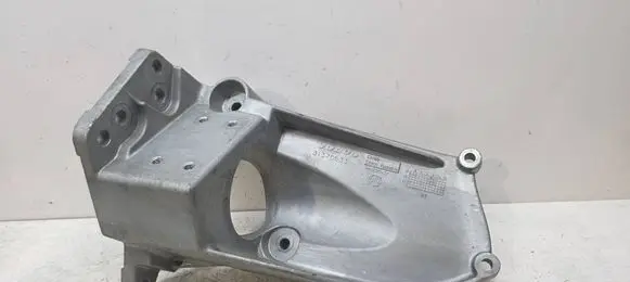 Volvo V40 Engine mounting bracket 31370633