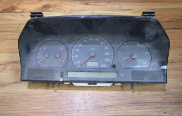 Volvo S70 V70 V70 XC Speedometer (instrument cluster) 9168144 9168138