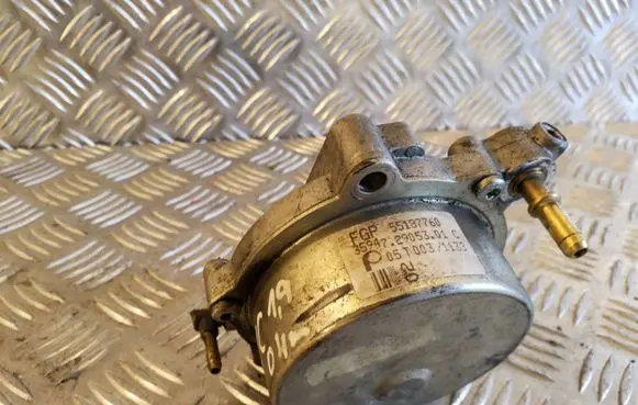 Opel Vectra C Vacuum pump 55187760 72905301C