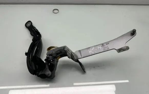 BMW 5 G30 G31 Tailgate/trunk/boot hinge 7390413 A046574
