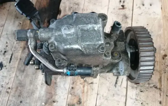 Volkswagen Caddy Fuel injection high pressure pump 038130107B 2464463336
