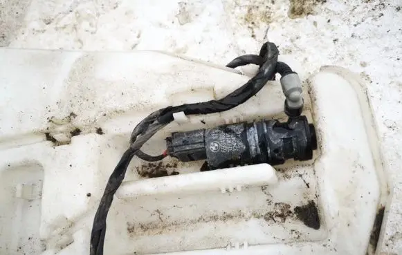 BMW X5 E70 Windscreen/windshield washer pump 6712693416001 67126934160-01