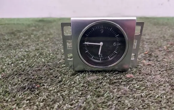 Volkswagen PASSAT B7 Clock 1948189