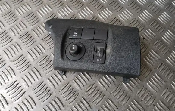 Peugeot Partner A set of switches 9680907377 63110340 04157T06