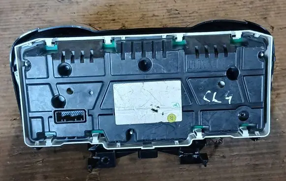 Renault Clio IV Speedometer (instrument cluster) 