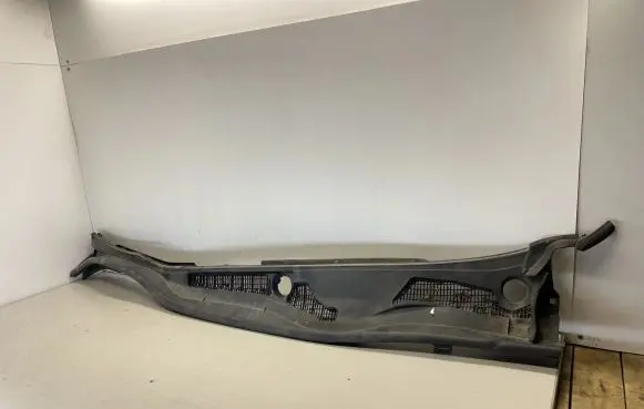 Lexus GS 250 350 300H 450H Wiper trim 5570830180