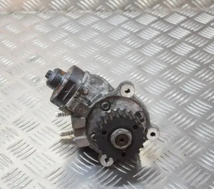 Audi Q3 8U Fuel injection high pressure pump 04L130755E 04L130101