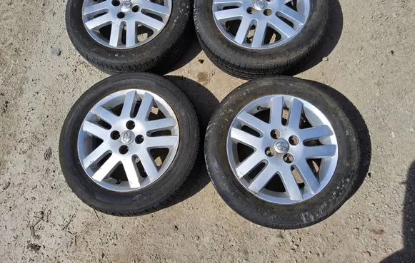 Toyota Yaris R15 alloy rim PZ406B0675ZC