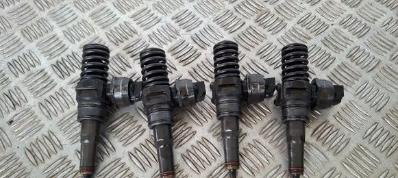 Volkswagen PASSAT B6 Fuel injectors set 038130073BQ