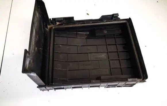 Volkswagen Golf V Fuse box cover 1k0937132f