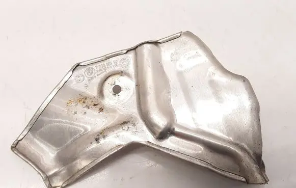 BMW 5 F10 F11 Heat shield in engine bay 7233901