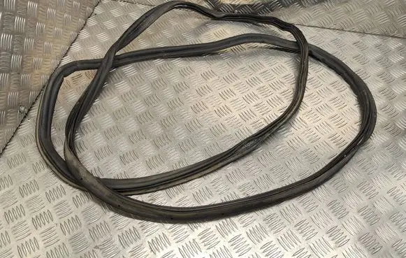 Volkswagen Tiguan Seal rubber (tailgate) 5NA827705