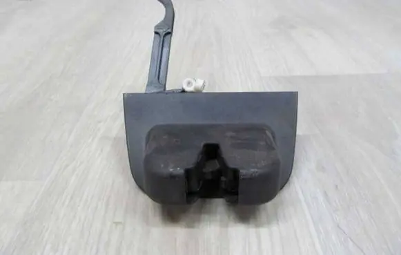 Audi A3 S3 8P Tailgate/trunk/boot lock/catch/latch 8P3827505 38283
