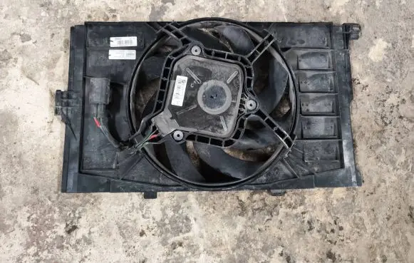 BMW i3 Radiator cooling fan shroud 15272311 8642143 8641948