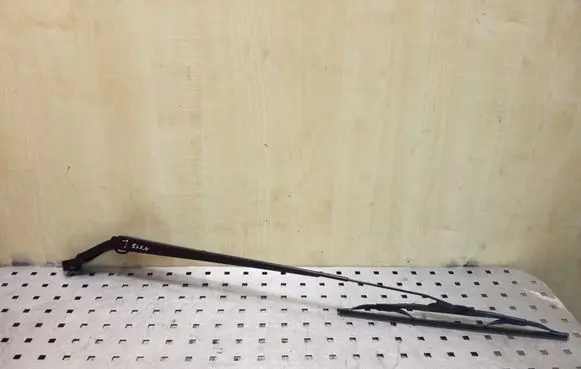 Nissan Note (E11) Front wiper blade arm