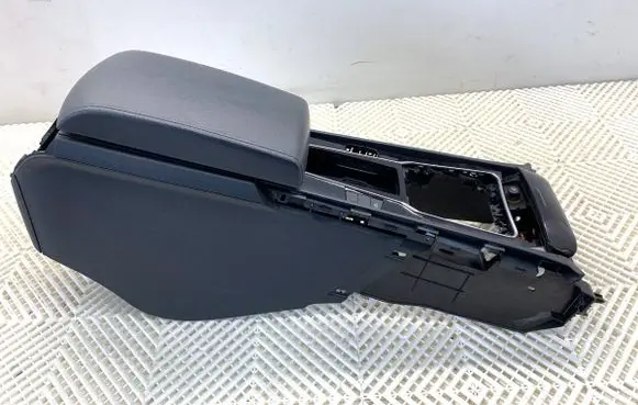 Peugeot 508 Center console 