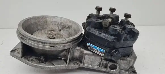 Audi 100 200 5000 C3 Fuel distributor 0438120185 035133353AB