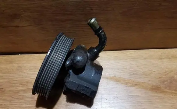 Volvo S40, V40 Power steering pump
