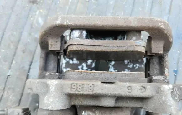 Mercedes-Benz GL X166 Rear brake caliper 32352564 9819