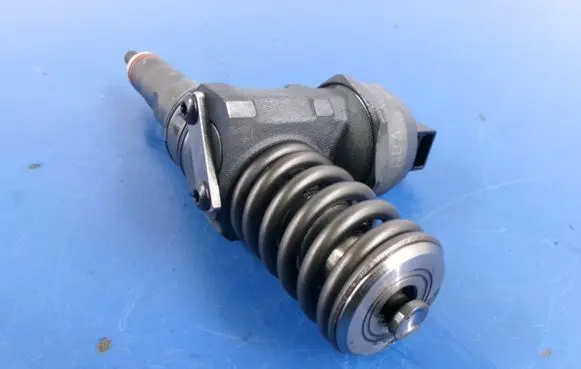 Skoda Octavia Mk2 (1Z) Fuel injector 038130073AG