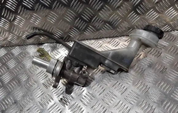 Master brake cylinder