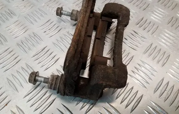 Hyundai ix35 Rear brake pad spring 
