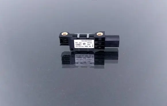 Volkswagen Phaeton Airbag deployment crash/impact sensor 8E0959643