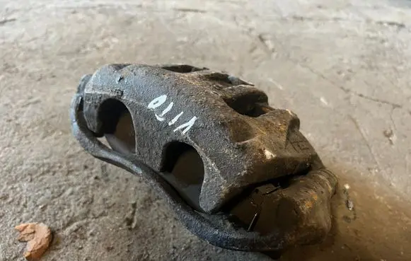 Mercedes-Benz Vito Viano W639 Front brake caliper