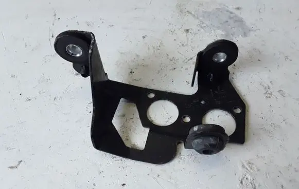 Volvo V70 ABS pump bracket 6G9N2B389