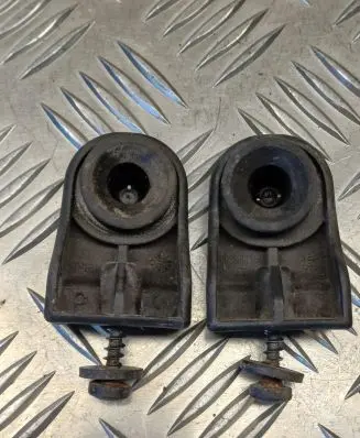 Radiator mount bracket