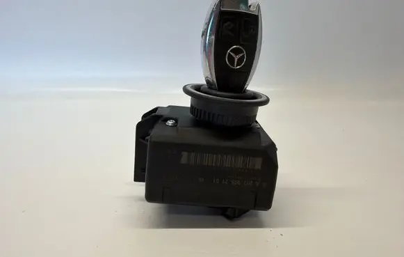 Mercedes-Benz C W204 Ignition lock A2079057101 7039444688