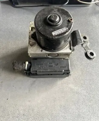 Volkswagen Golf IV ABS Pump 1C0907379D 00006063D3 10096003123