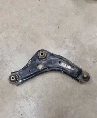 Nissan Qashqai Front lower control arm/wishbone 3244717