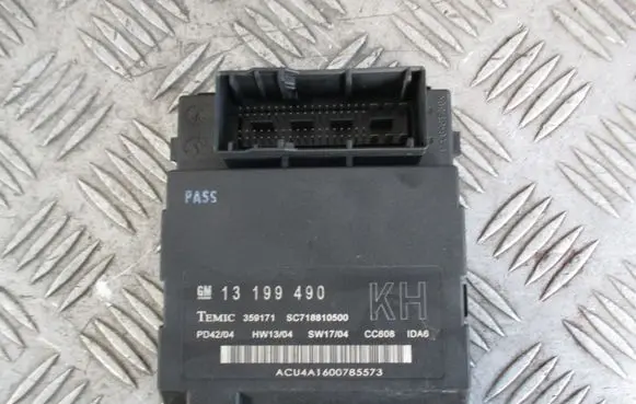 Opel Vectra C Central body control module 13199490
