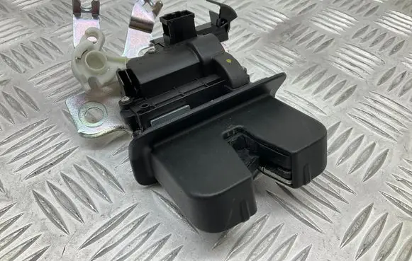 Audi A4 S4 B9 Tailgate/trunk/boot lock/catch/latch 8W0827503