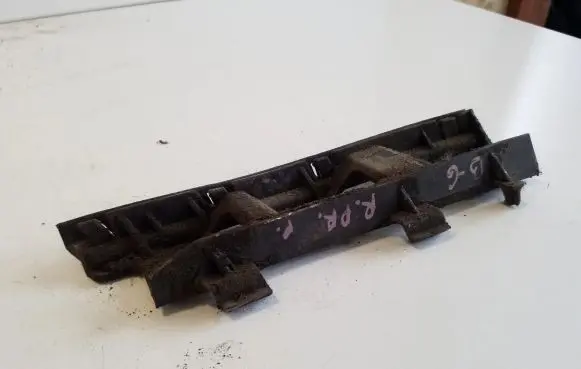 Volkswagen PASSAT B6 Front bumper mounting bracket 3C0807483