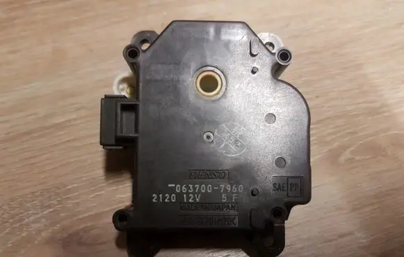 Toyota Prius (XW20) Air flap motor/actuator 0637007960