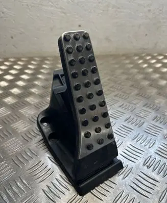 Mercedes-Benz C W206 Accelerator throttle pedal A2233000100 00285 020922