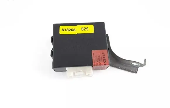 Toyota Tundra II Hazard warning light relay 819800C010