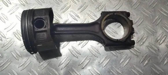 Volvo 850 Piston with connecting rod 24520b