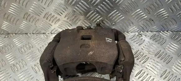 Nissan Juke I F15 Front brake caliper