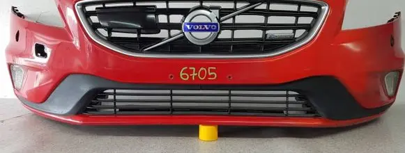 Volvo V40 Front bumper 31347085