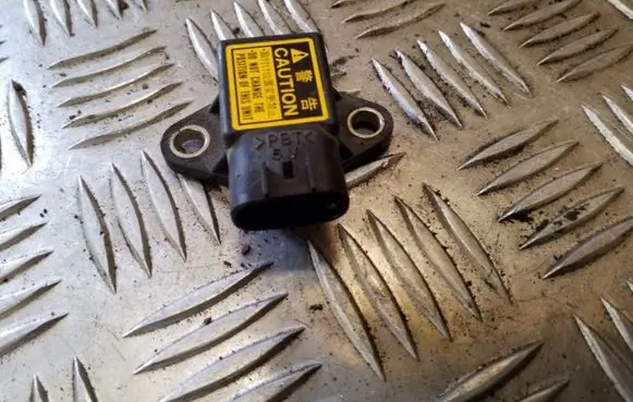 Toyota RAV 4 (XA20) Airbag deployment crash/impact sensor 4991000410 8944160010