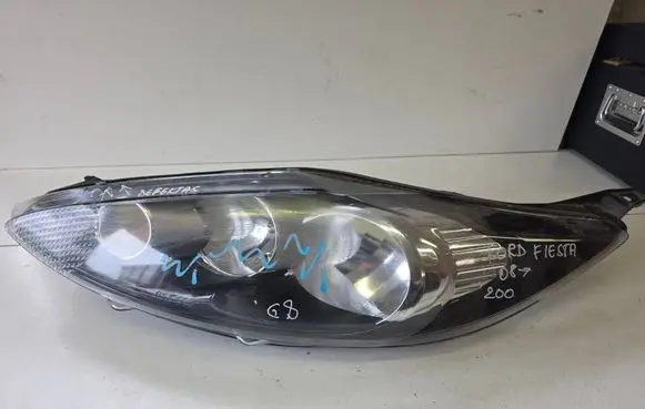 Ford Fiesta Headlight/headlamp 8A6113W030