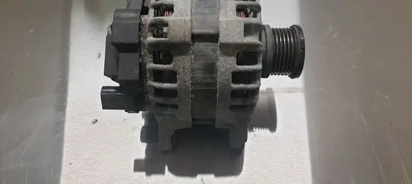 Volkswagen PASSAT B8 Generator/alternator 03L903023K