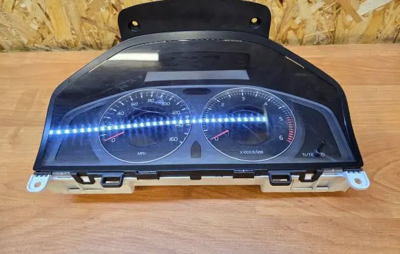 Volvo XC70 Speedometer (instrument cluster) 36000416 69199680U 31254540AA